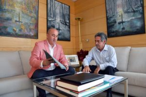 Revilla y Molleda en su encuentro en la sede del Gobierno regional