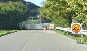 Corte de un carril en la carretera a Coo