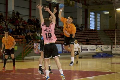 B.M.Vallebuelna cae con rotundidad en Torrelavega