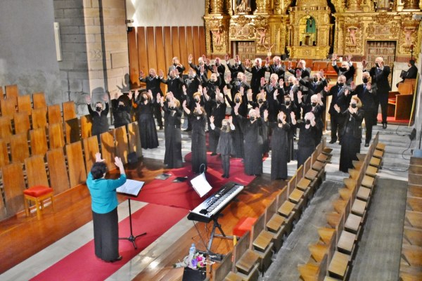 Más de 200 personas siguieron en el Santuario de Las Caldas la actuación que cerraba la trigésima quinta edición de las Jornadas de Canto Coral