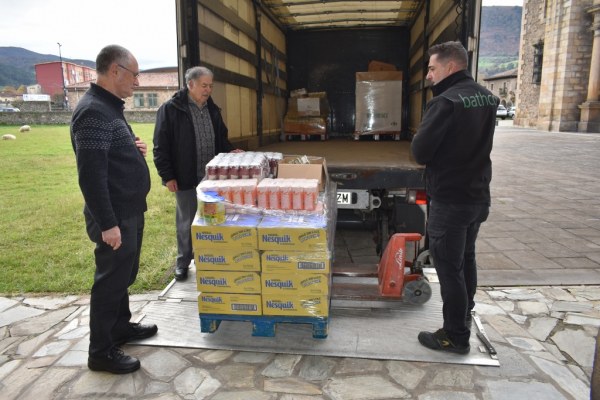 Entrega de la aportación de la Fundación Bathco