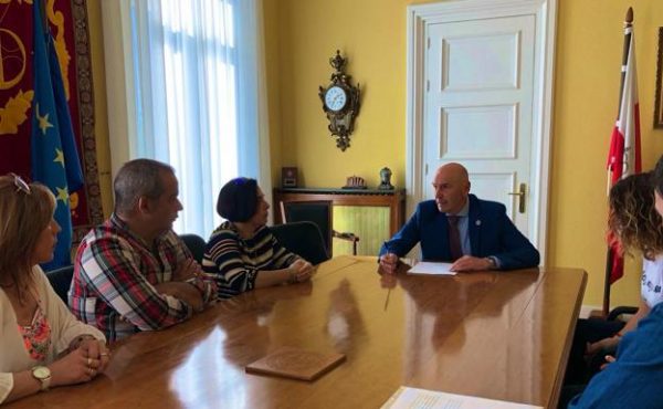 Reunión entre afectados y el delegado del Gobierno