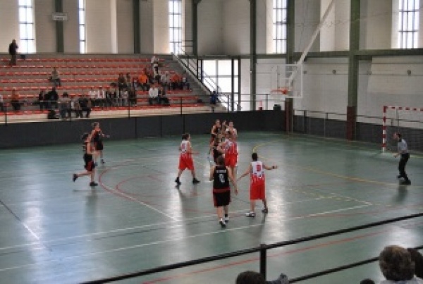 Baloncesto Corrales gana y se mete en la final de liga.