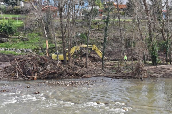 La ribera del Besaya en Cartes, dañada por el temporal de enero