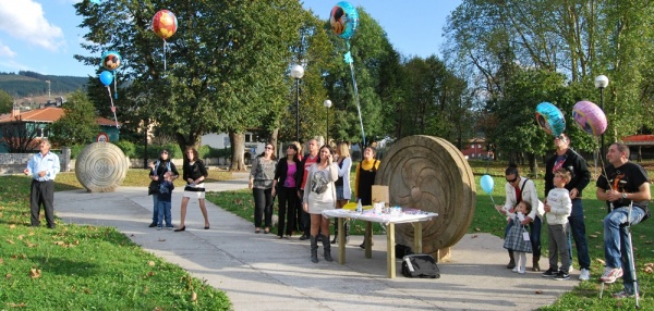 Era en Abril celebra su tercera suelta de globos en Los Corrales