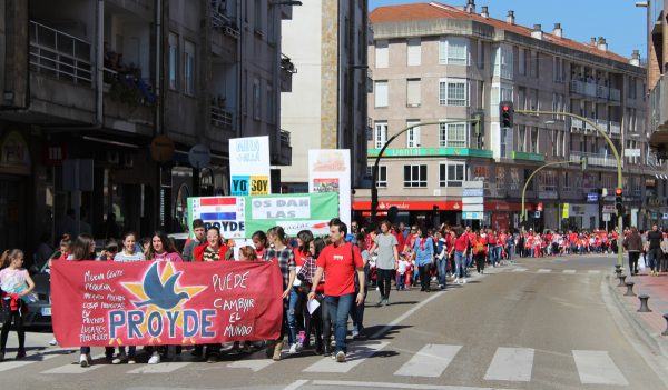 Desfile PROYDE por Los Corrales de Buelna.