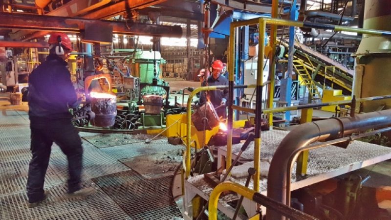 La plantilla regresa al trabajo al completo para atender nuevos pedidos