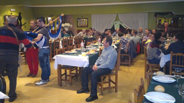 Más de 50 personas acudieron a la cena de fin de año.