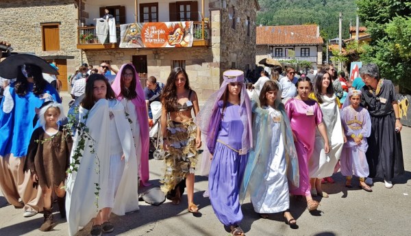 Barriopalacio recupera su fiesta sobre la mitología