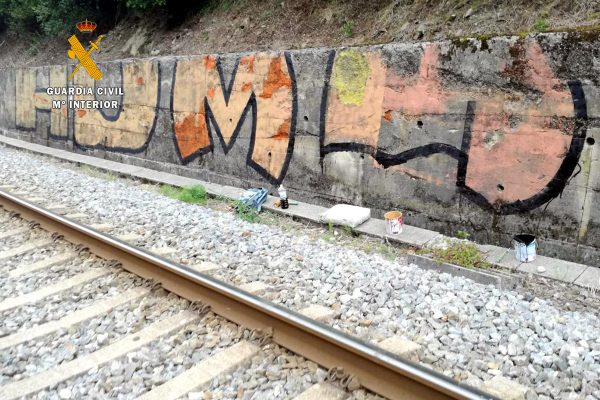 Pintadas que obligaron a cortar el tráfico ferroviario