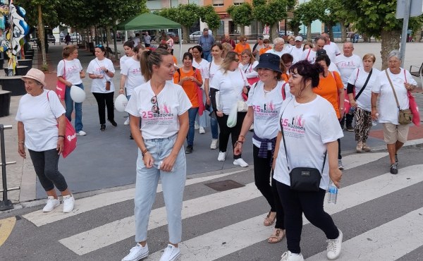 Participantes en la marcha contra el tabaco y el vapeo