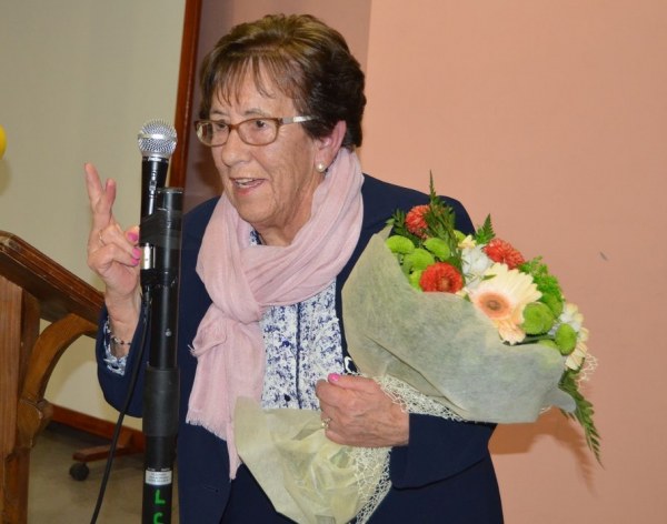 Mercedes Abad al recibir el reconocimiento de Hija Predilecta