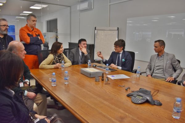 Visita a Trefilerías Quijano del consejero y la alcaldesa