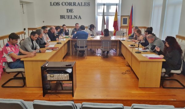 El tenso debate entre gobierno y oposición se centró más en la fecha y hora de la convocatoria del pleno que en el documento contable