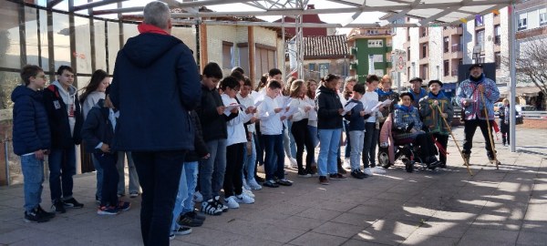 Canto de las marzas en la plaza de la Pontanilla