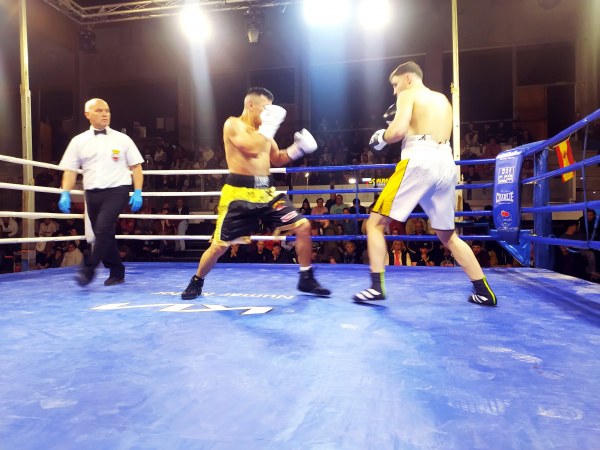 Momento del combate Urrutia vs Fernández