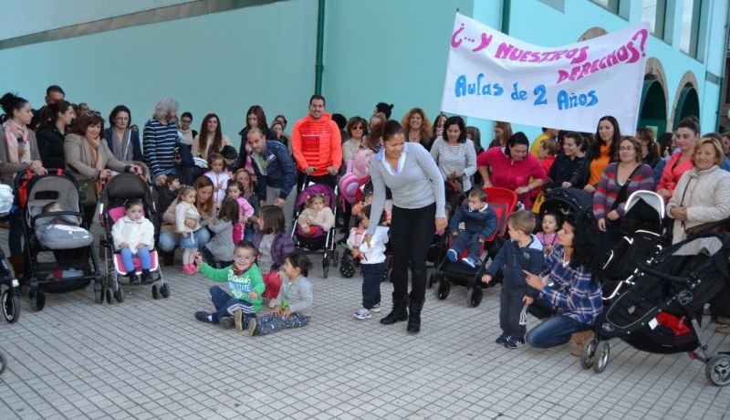 Cerca de un centenar se concentraron en pleno centro bajo una pancarta que rezaba &#039;¿y nuestros derechos?&#039;