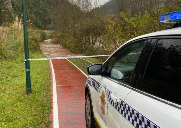 La Policía Local ha precintado el acceso al carril bici