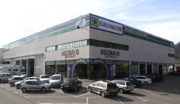Regalaremos cambios de aceite gratuitos en Neumáticos Hoznayo