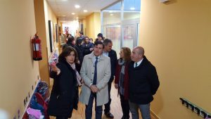 Visita del consejero al colegio La Robleda junto al resto de autoridades