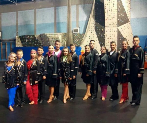 Equipo de la Escuela de Baile de Yolanda Cano participante en la competición de Astillero.
