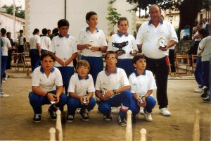 José María Pérez con algunos de sus alumnos