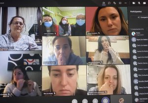 Representantes de diferentes comisiones de fiestas y del Ayuntamiento de Cartes