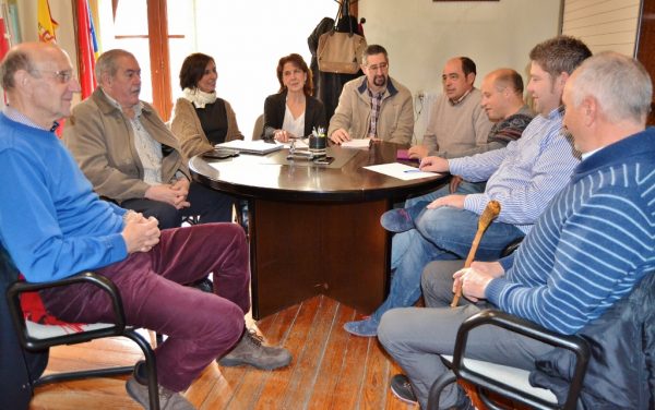 Los mandatarios se reúnen en Los Corrales y se citan con el delegado del Gobierno el martes 17 de enero