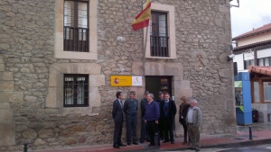 Reunión del delegado del Gobierno y Guardia Civil con el alcalde de Molledo