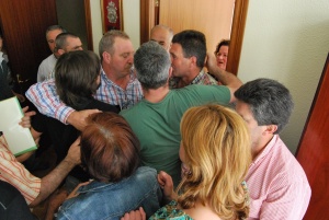 El alcalde protege al concejal