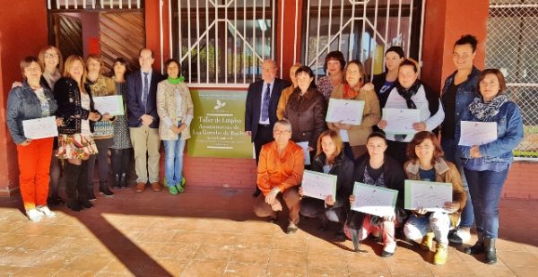Autoridades y participantes en el taller