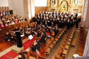 La Coral anfitriona en Las Caldas