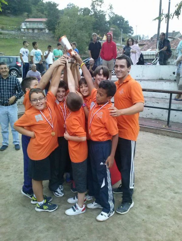  La  Peña Rebujas recoge su premio