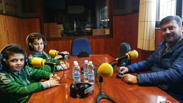 Jorge y Omar, corraliegos en el Tropezón prebenjamín, visitaron La Farola