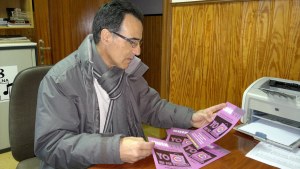 Salvador Victorino Fernández con las nuevas guías