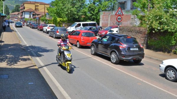 Atascos en el semáforo de la Avenida José María Quijano
