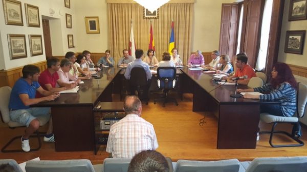 La Corporación aprueba por unanimidad una vía que permite respirar tranquilos a los trabajadores de las instalaciones