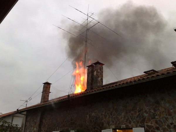 Espectacular incendio en Los Corrales