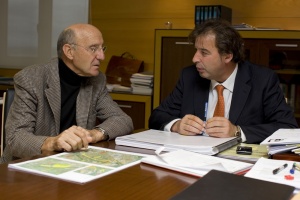 Reunión del alcalde de San Felices y el consejero de Obras