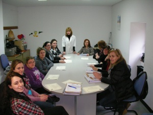 Finalizó el curso de paquetería, envoltorio y escaparatismo