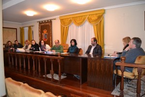 Gobierno y oposición discuten sobre las facturas del alumbrado