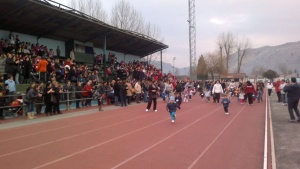 Los pequeños desafían al tiempo por la solidaridad