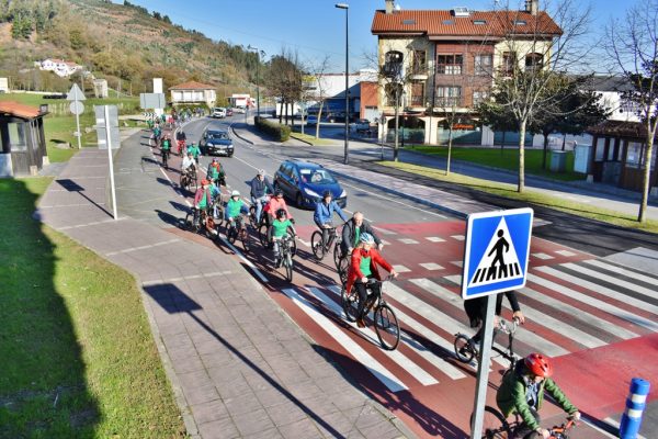 Estreno del carril-bici de Cartes