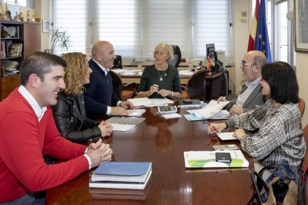 Lombó y Molleda acompañados por sus equipos correspondientes. (Foto: José Cavia)