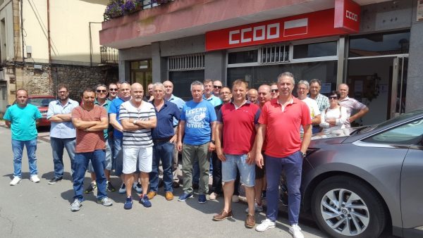 Trabajadores de Fundinorte en la sede de CCOO