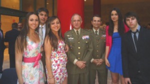 Alumnos y coordinador con el presidente del jurado