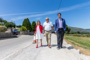 El consejero y la alcaldesa en su visita a las obras