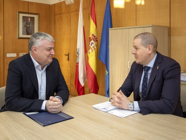 Consejero de Economía con el alcalde de San Felices