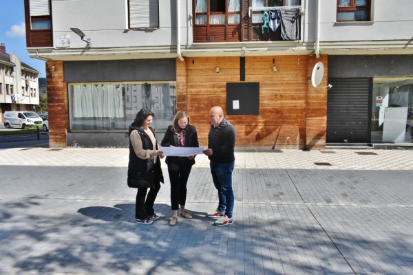 Lorena Cueto, Patricia Burdie y Agustín Molleda en el futuro Centro de Día