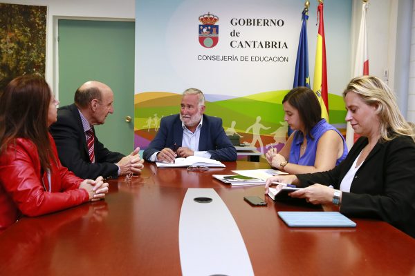 Reunión en la sede de la Consejería de Educación